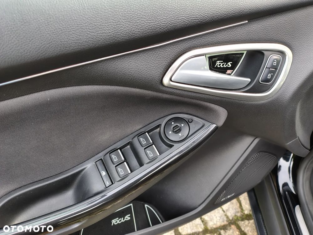 Ford Focus 1.5 EcoBlue Start-Stopp-System TITANIUM - 11