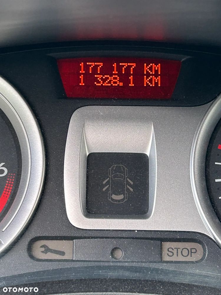 Renault Clio 1.2 16V Alize - 10