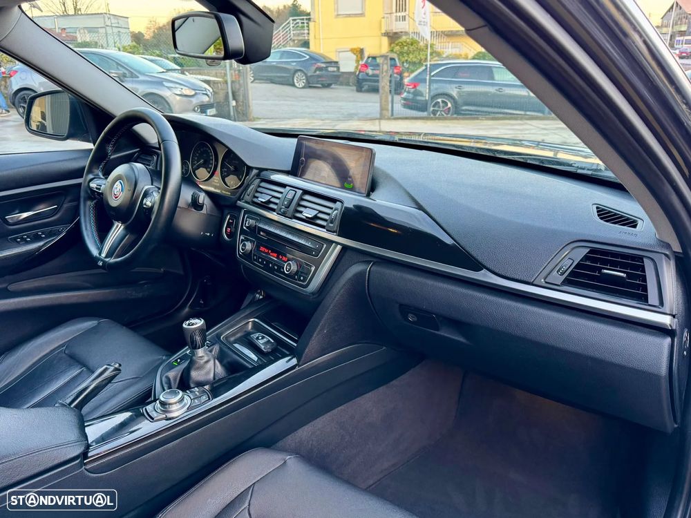 BMW 320 d Pack M - 16