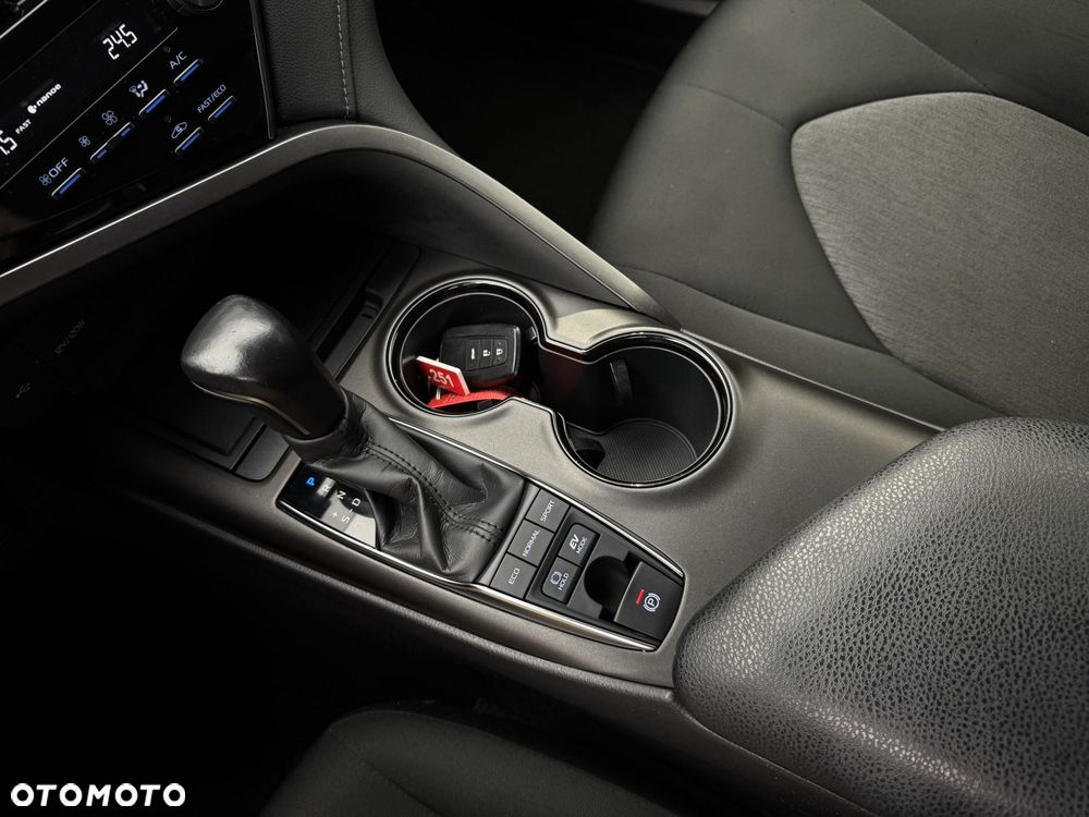 Toyota Camry 2.5 Hybrid Comfort CVT - 29