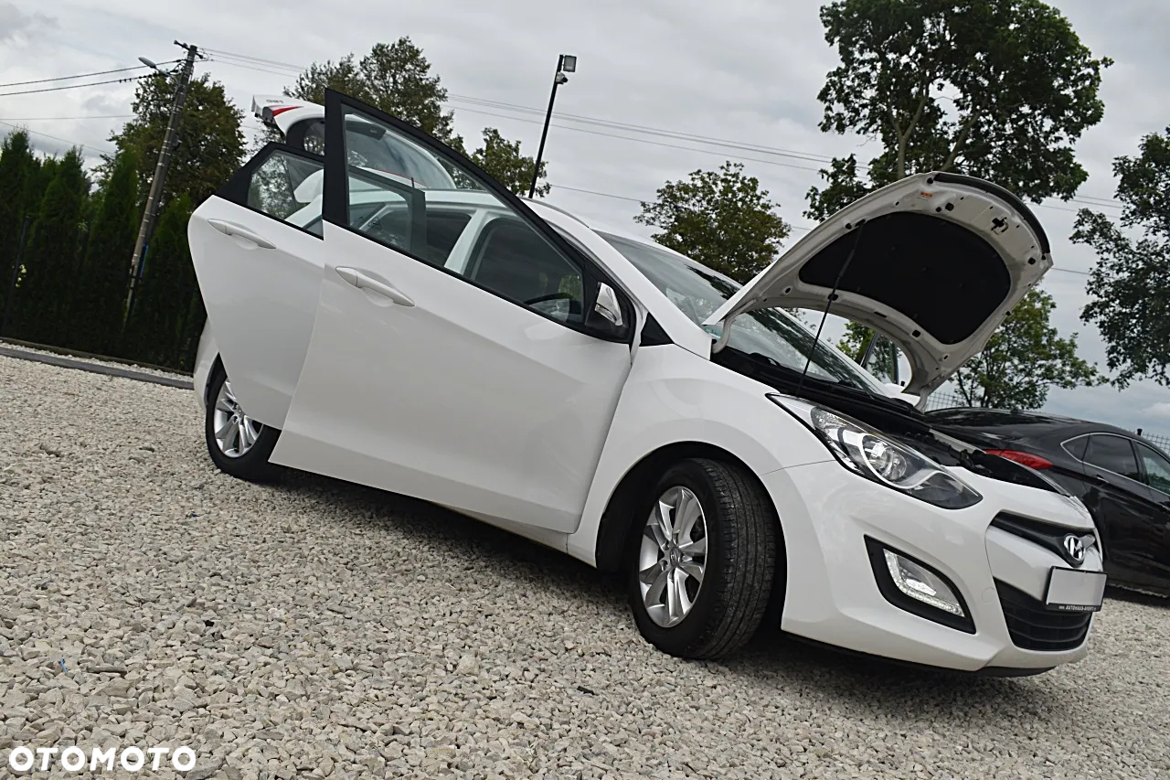 Hyundai i30 1.6 D Premium - 17