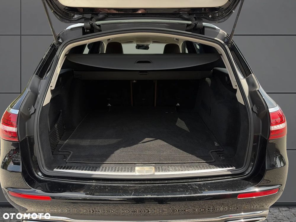 Mercedes-Benz Klasa E 220 d 4-Matic Exclusive - 38