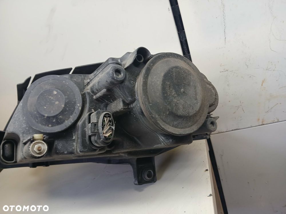 Volkswagen Passat B6 Lampa przednia lewa, prawa - 3
