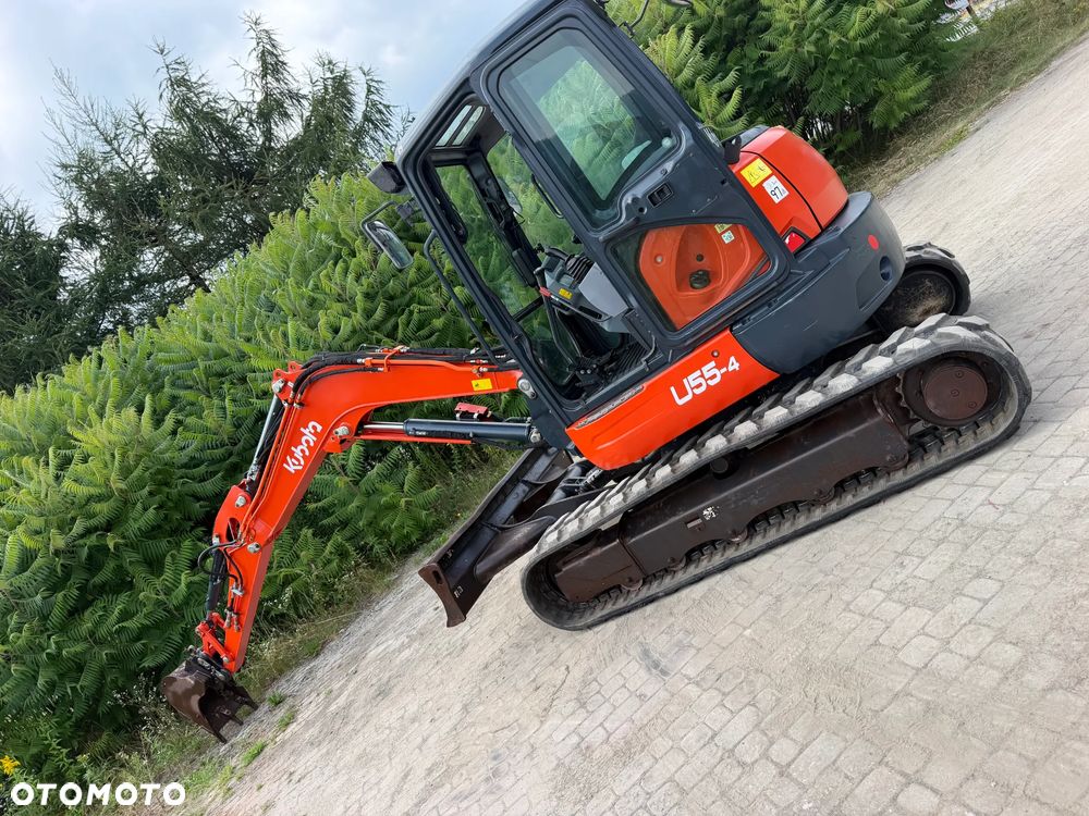 Kubota U55-4. koparka Gąsienicowa 5,5 tony. 2016 rok. 3700 mtg! KLIMATYZACJA. Długie ramie plus! 3sekcje Hydrauliczne. zamki na tłokach. Koparka Jak nówka sztuka. Zadbana zero zużycia. Z gospodarstwa Norweskiego. Zmiana łyżek Hydrauliczna. LENHOFF. Ani deka luzów wycieków. Szybka wolna jazda. Gąski perfekt stan. OKAZJA TANIO. Aktualna Dekra. Po serwisach eksploatacyjnych. Mocny silnik Kubota 4 cylindry! Zamki na tłokach. Nagłośnienie Wielka Okazja - 34