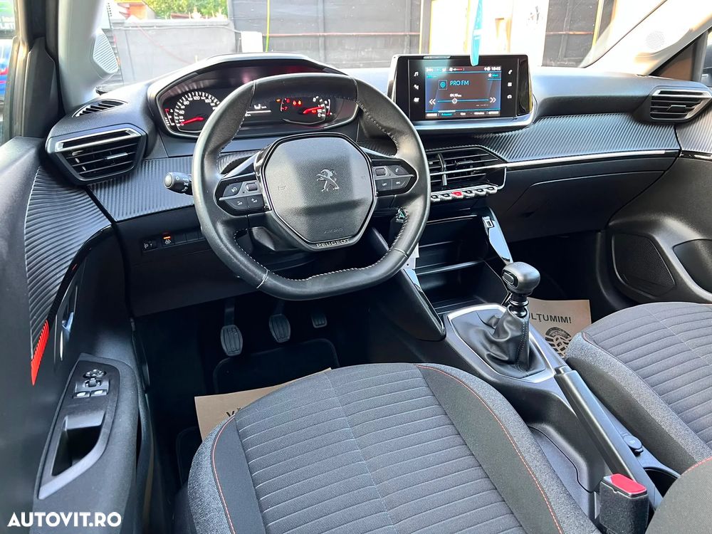 Peugeot 208 1.2 L PureTech Turbo STT Allure - 22