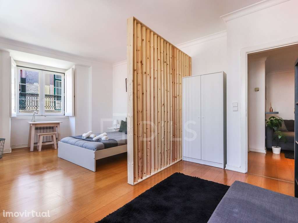 Apartamento T1 na praça Luís de Camões, com elevador e estacionamento - Grande imagem: 2/22