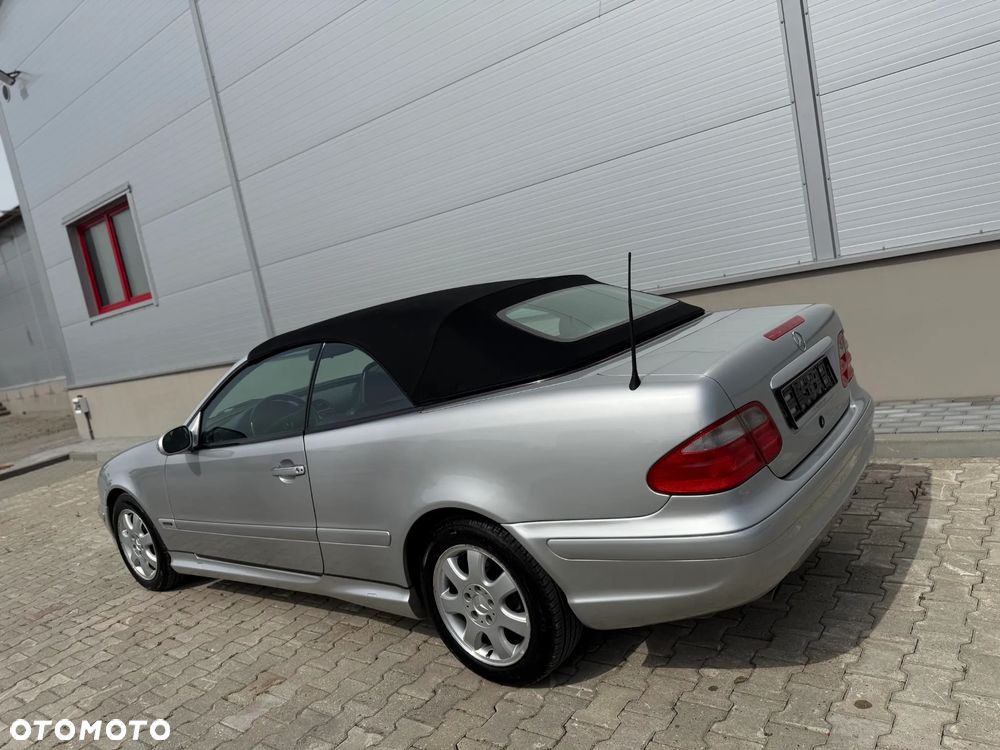 Mercedes-Benz CLK - 12