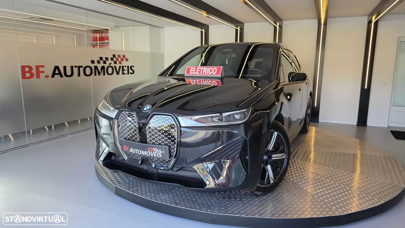 BMW iX xDrive 40 Pack Desportivo - 1