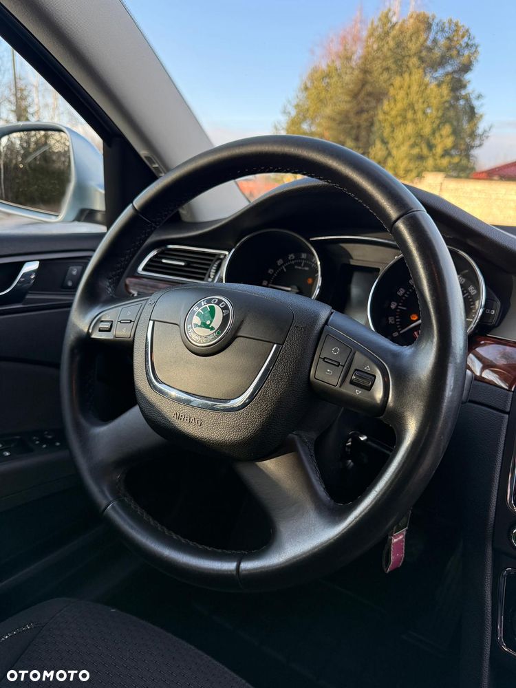 Skoda Superb 2.0 TDI Platinum - 8