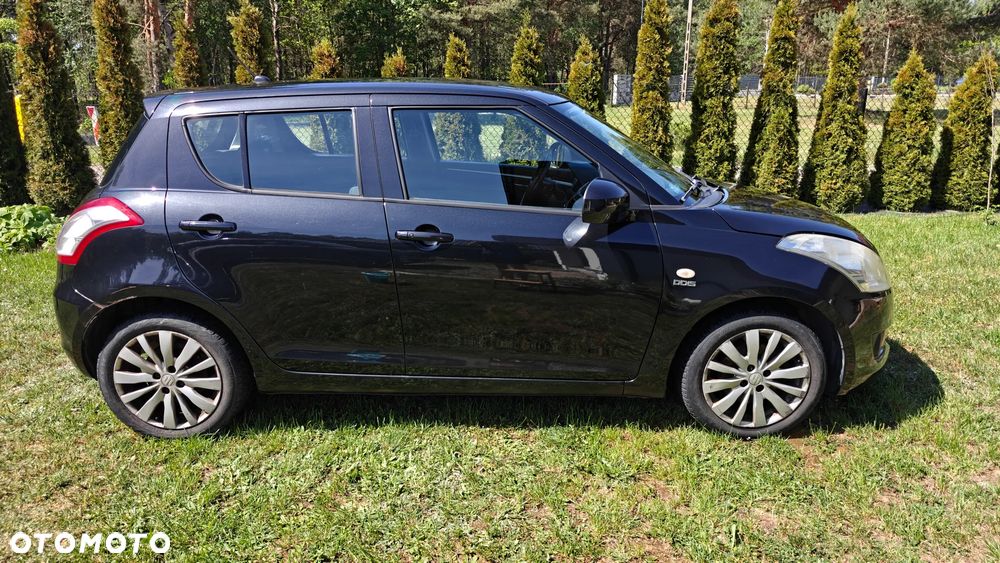 Suzuki Swift 2010 photo 3