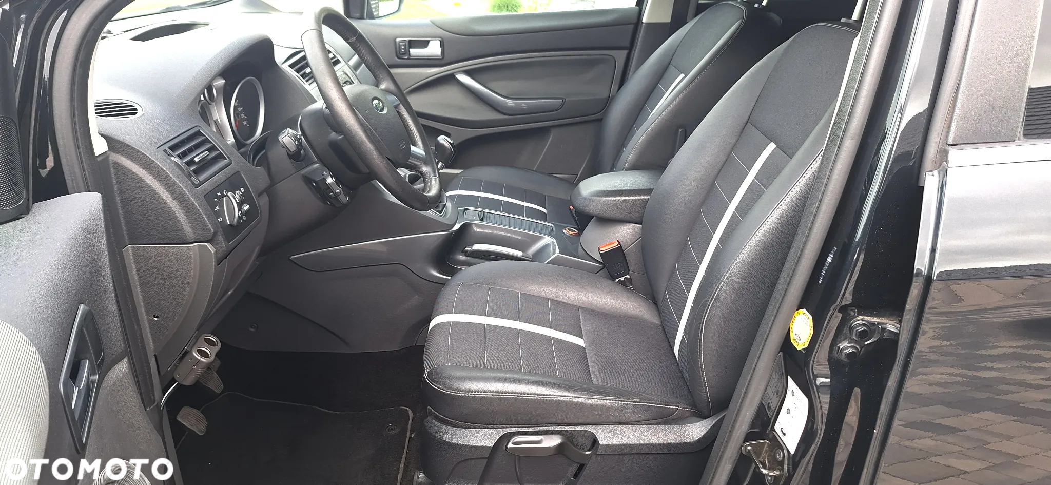 Ford Kuga 2.0 TDCi 2x4 Titanium - 13