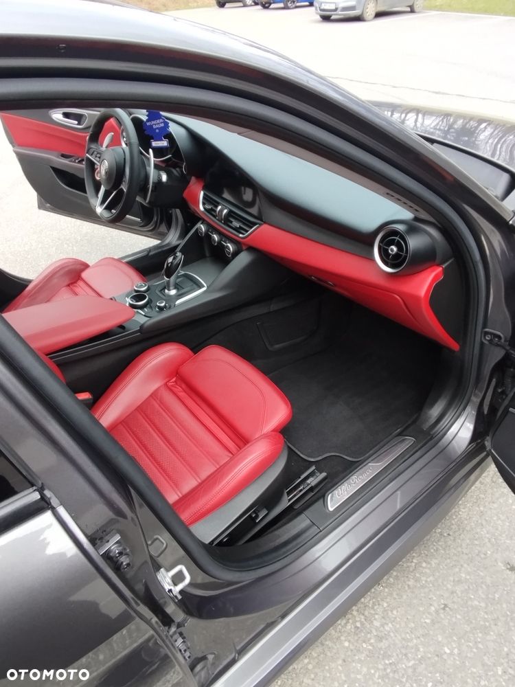 Alfa Romeo Giulia 2.0 Turbo Veloce - 10