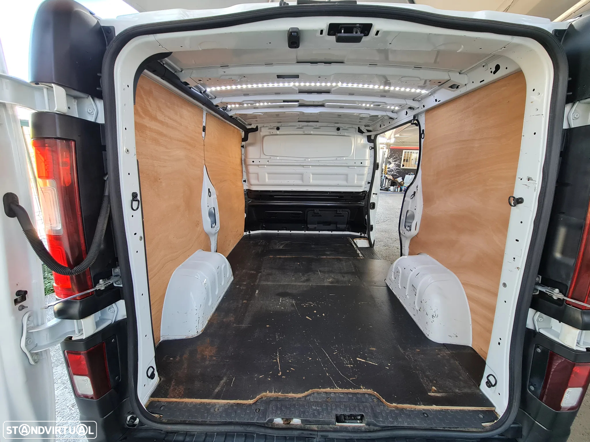 Renault TRAFIC 2.0 Dci 120CV * Câmera/ GPS/ AC/ IVA DEDUTÍVEL * - 15