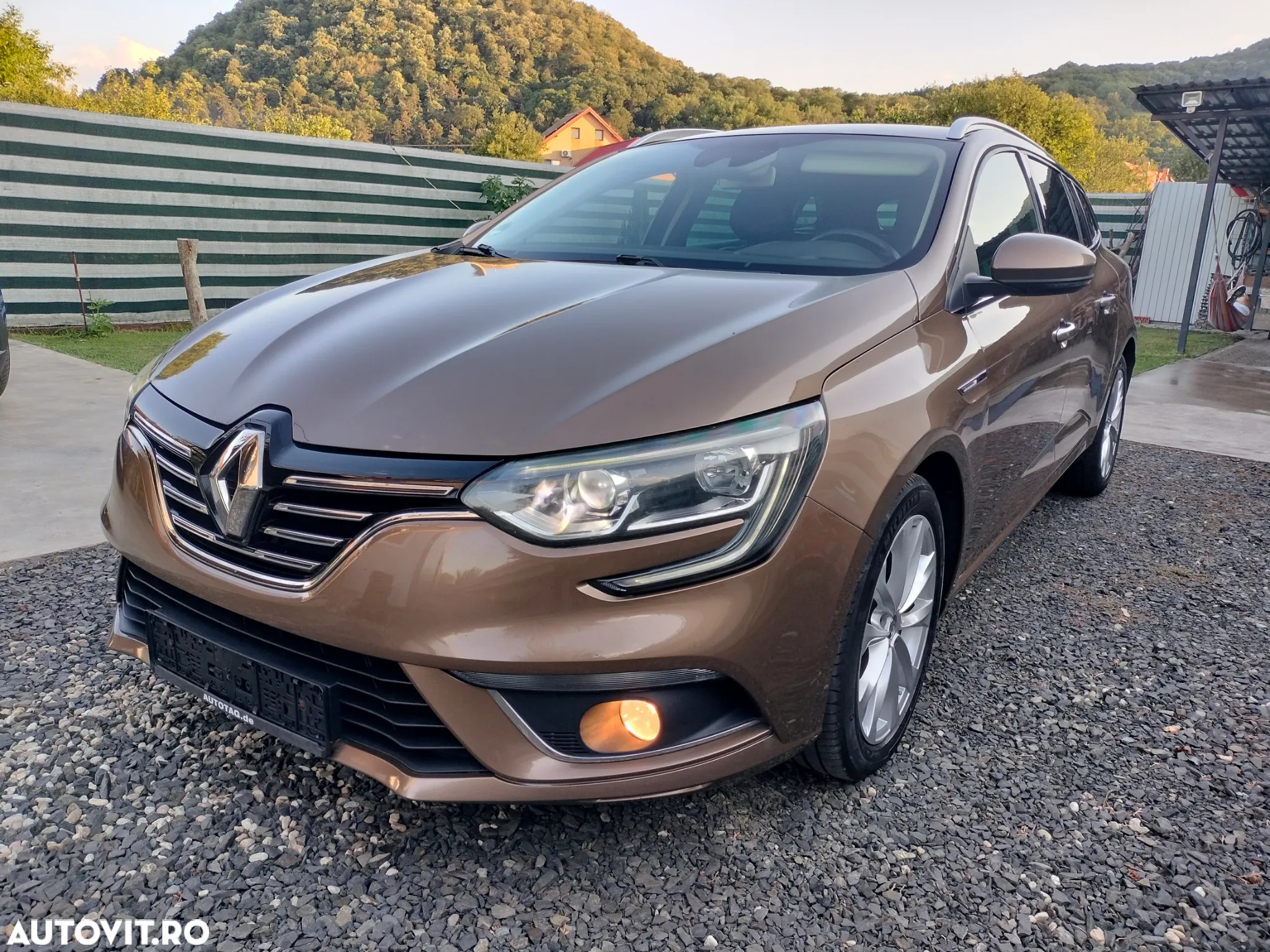 Renault Megane Grandtour ENERGY TCe 130 BUSINESS - 9