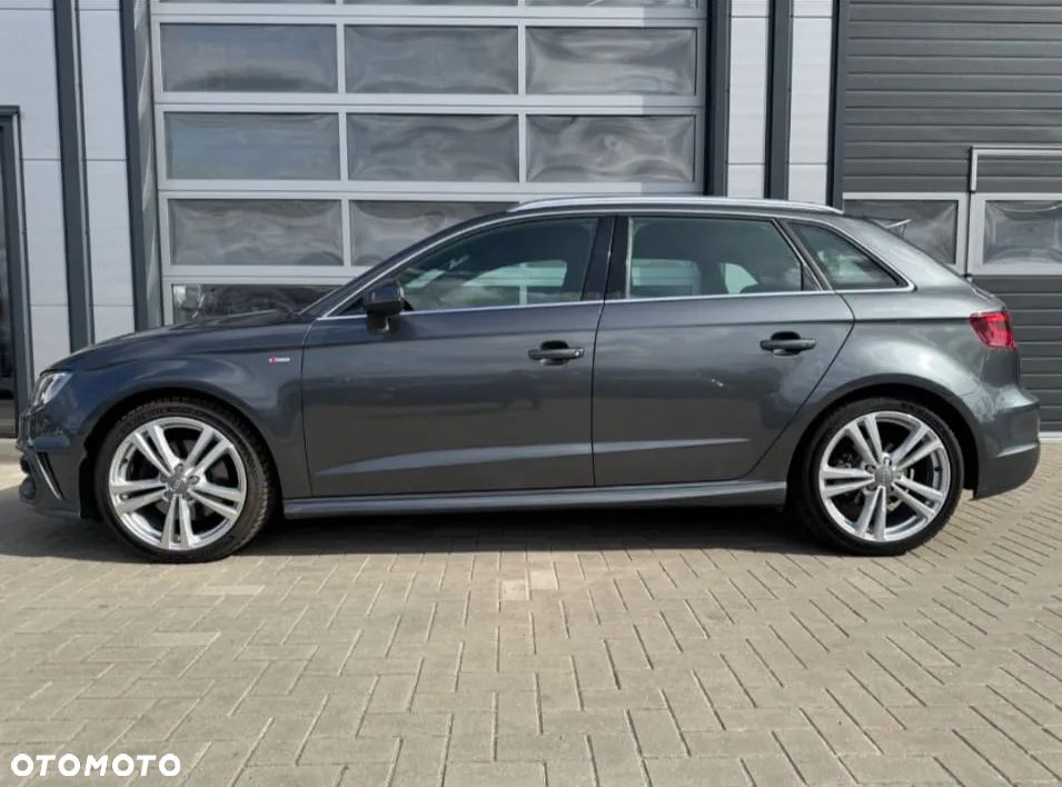 Audi A3 Sportback 2.0 TDI (clean diesel) quattro S tronic S line Sportpaket - 4