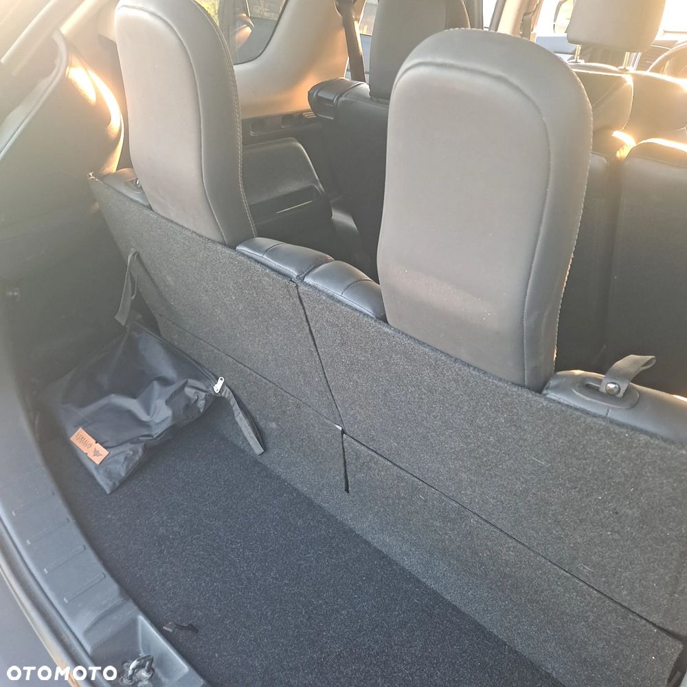 Mitsubishi Outlander - 2