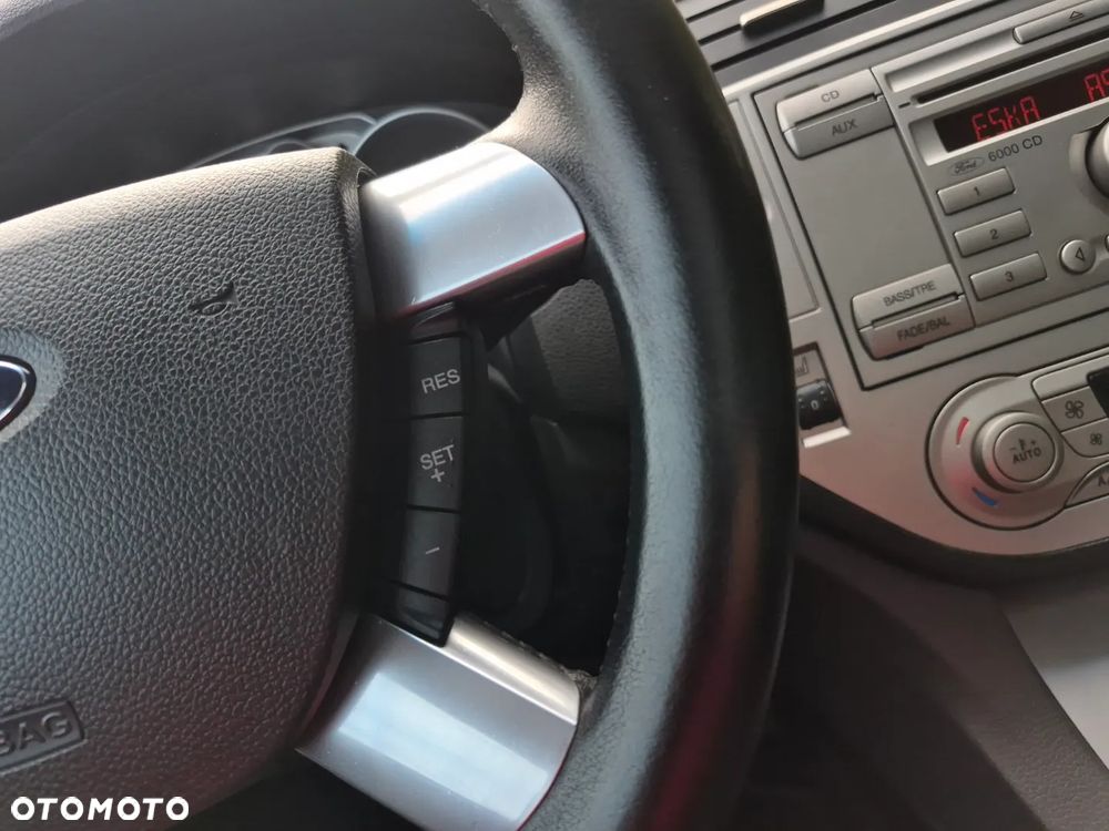 Ford Kuga 2.0 TDCi 2x4 Titanium - 26