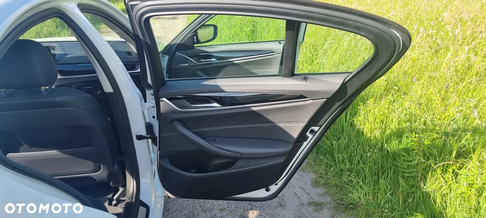 BMW Seria 5 530i xDrive Sport Line sport - 10