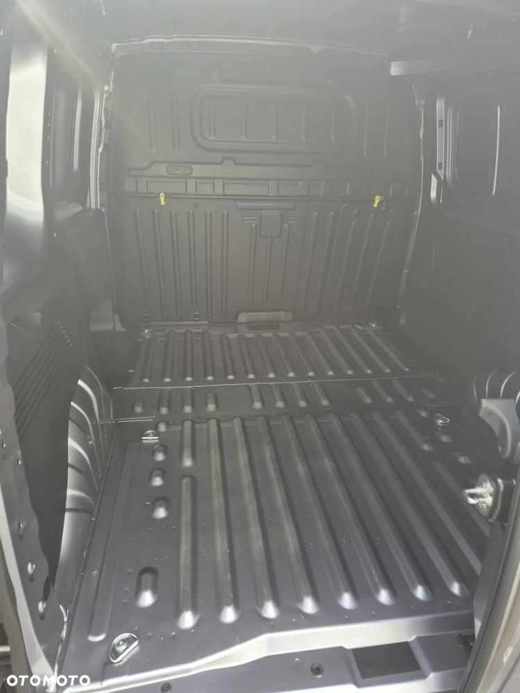 Opel Combo Cargo FURGON 3miejscowy L1 1.5 Diesel 130KM 2025 - 12