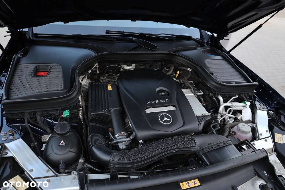 Mercedes-Benz GLC 300 e 4Matic 9G-TRONIC - 32