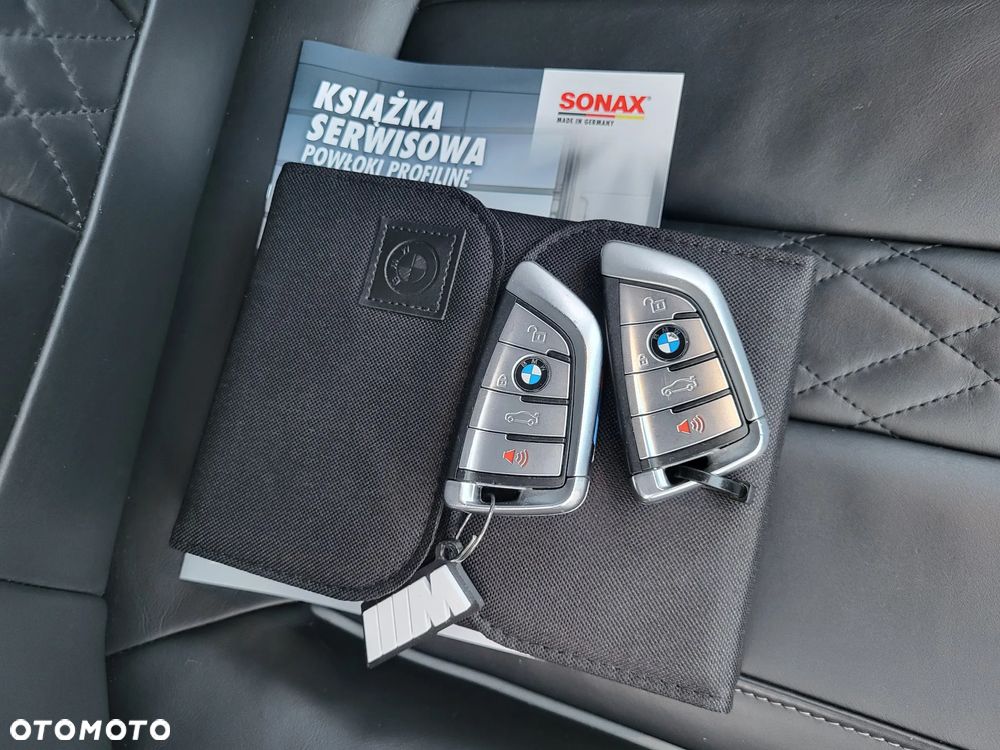 BMW Seria 5 M550i xDrive sport - 22