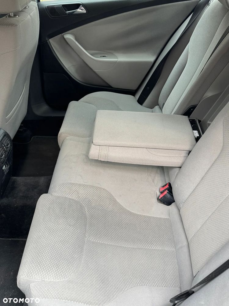 Volkswagen Passat 1.6 FSI Automatik Comfortline - 11