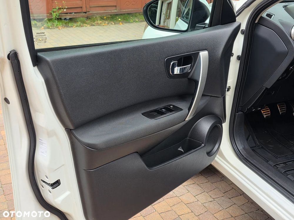 Nissan Qashqai 2.0 dCi DPF tekna - 32