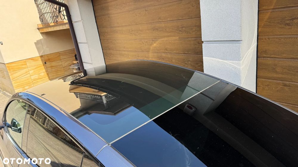 Tesla Y Long Range AWD - 17