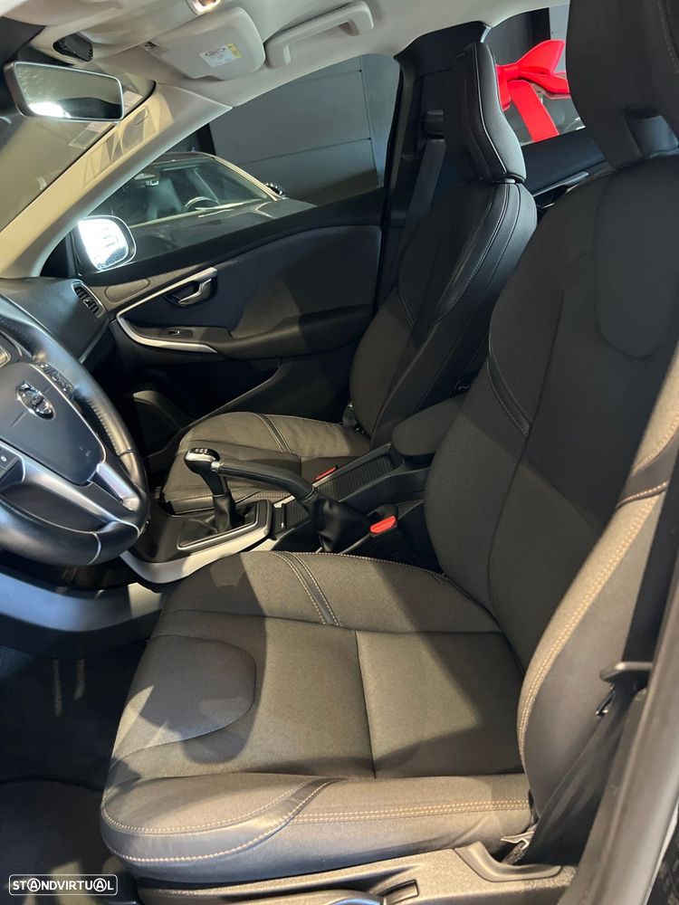 Volvo V40 Cross Country 2.0 D3 - 27