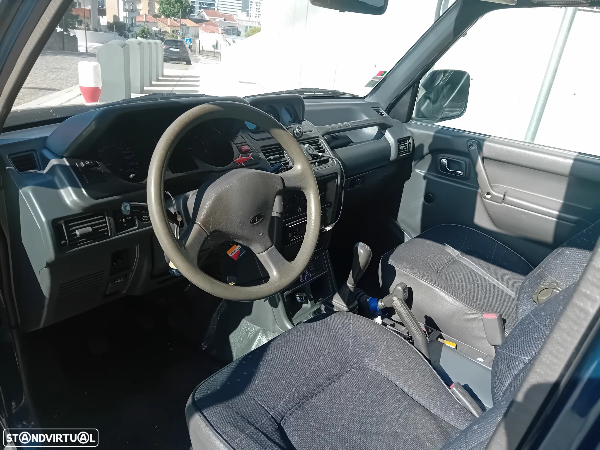 Mitsubishi Pajero - 27