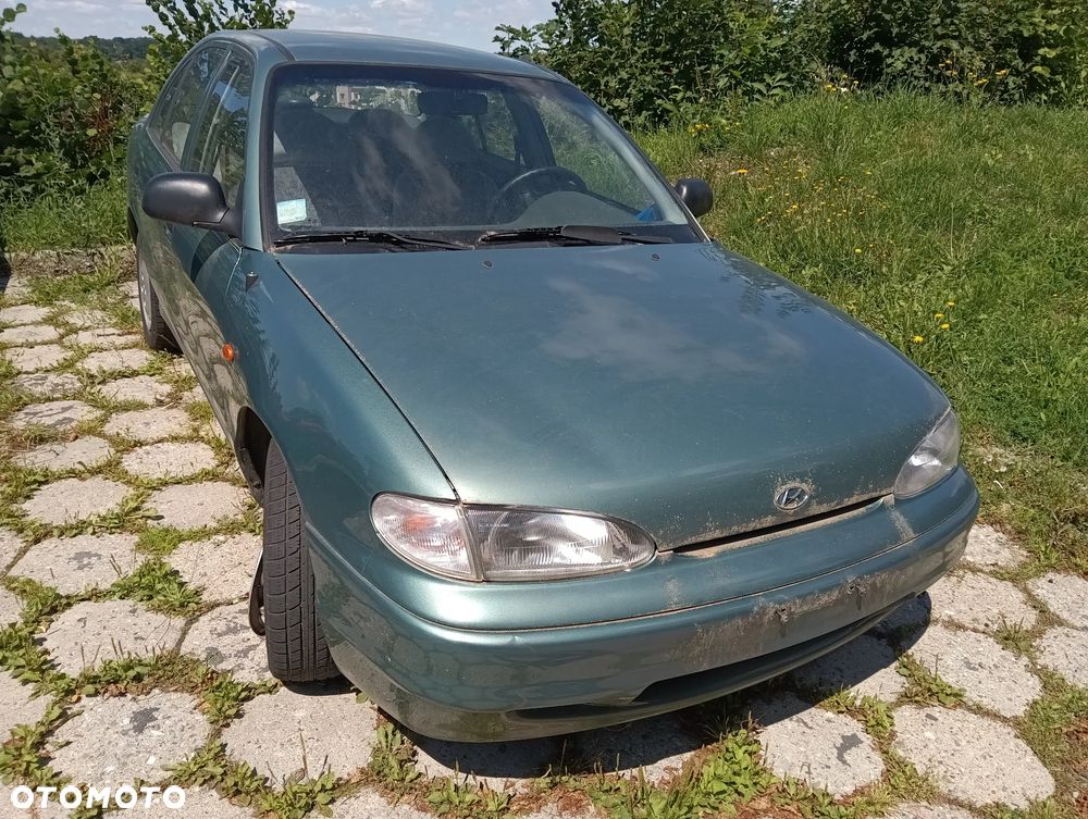 Hyundai Accent - 1