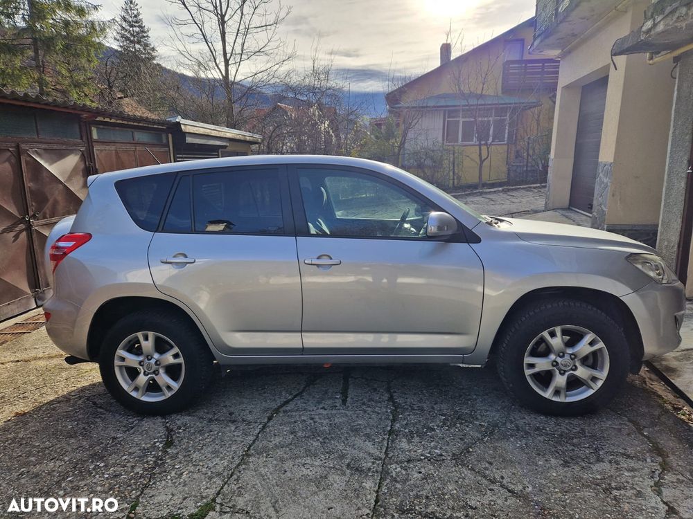 Toyota RAV4 - 8