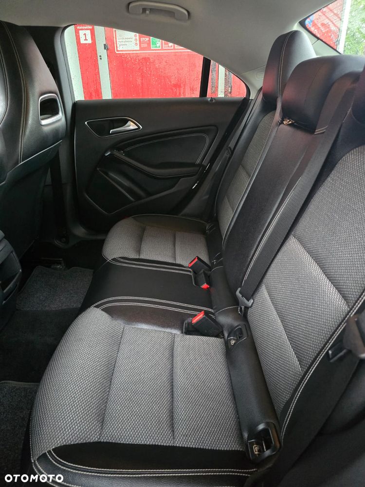 Mercedes-Benz CLA 180 7G-DCT - 15
