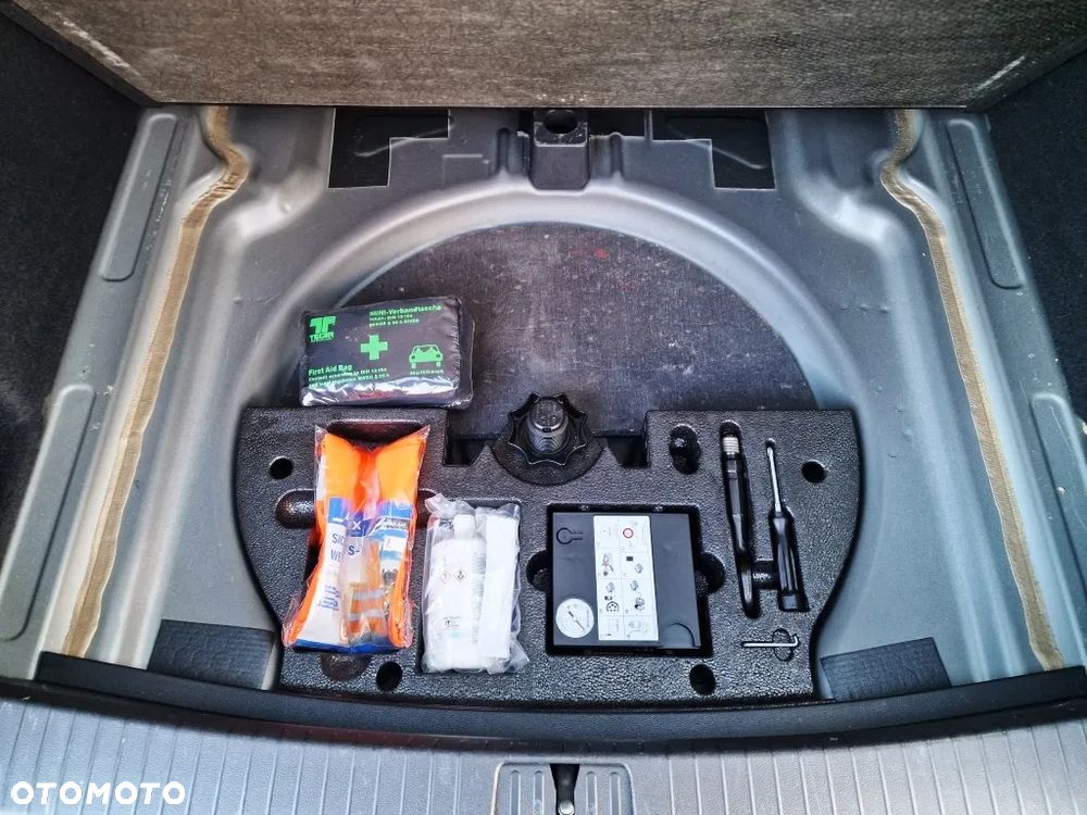 Volkswagen Touran - 39