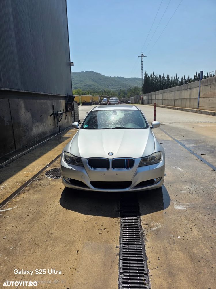 BMW Seria 3 318d DPF Touring Aut. Edition Exclusive - 1