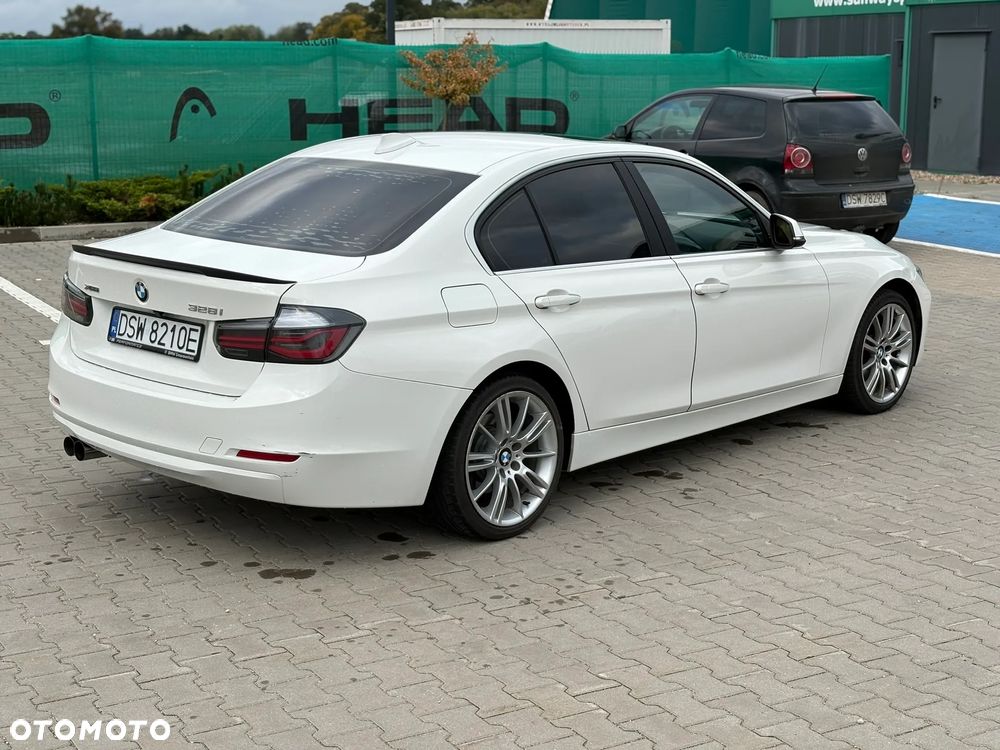 BMW Seria 3 328i xDrive Luxury Line - 4