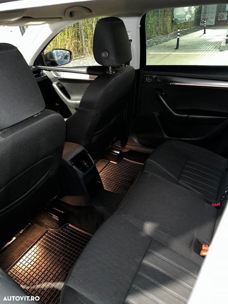 Skoda Octavia 1.6 TDI DSG Style - 17