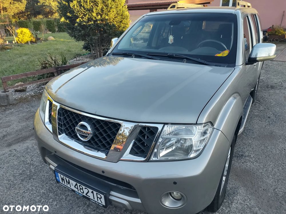 Nissan Pathfinder 2.5 D SE - 2