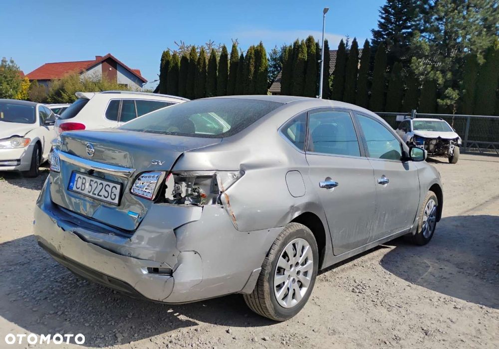 Nissan Sentra - 4