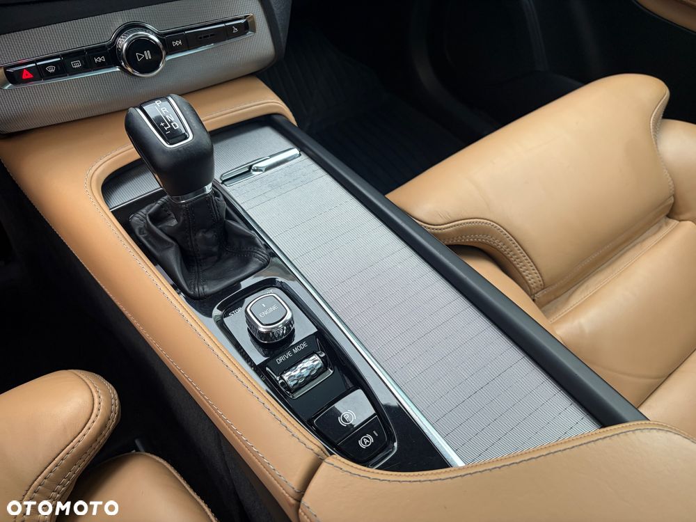 Volvo XC 90 T6 AWD Inscription 7os - 28