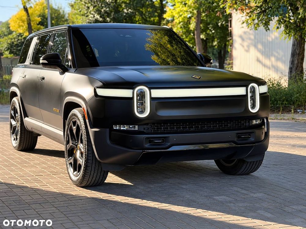 Rivian R1S - 2
