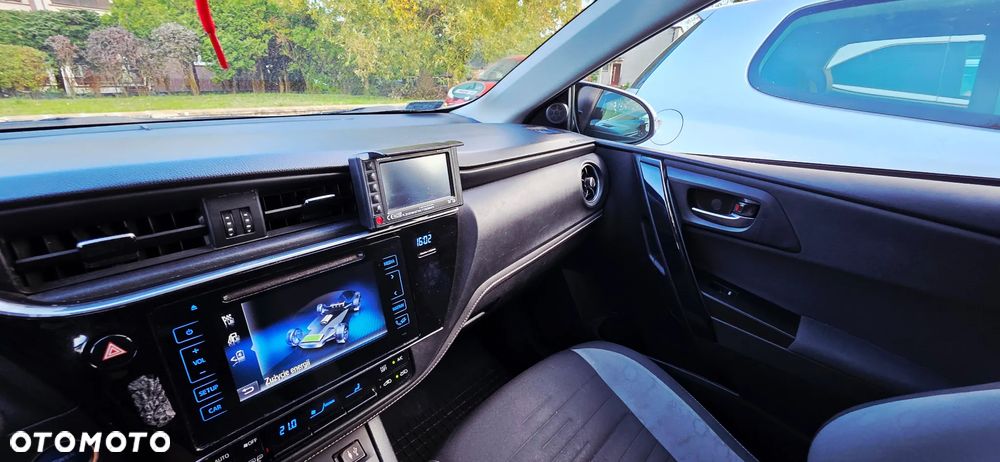 Toyota Auris Hybrid 135 Dynamic - 13