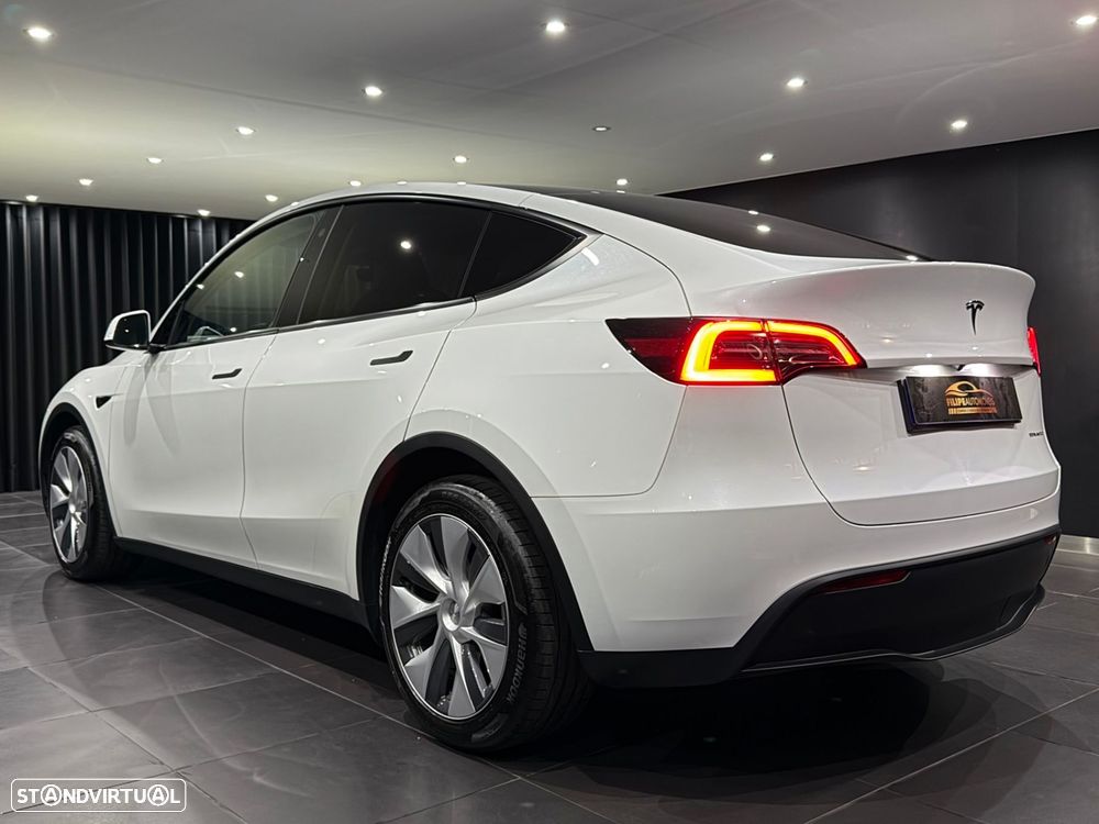 Tesla Model Y Long Range Dual Motor AWD - 6