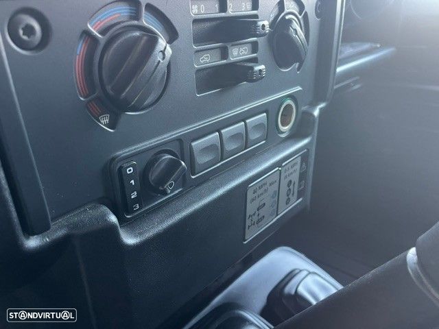 Land Rover Defender 90 2.4 CRD SE - 13