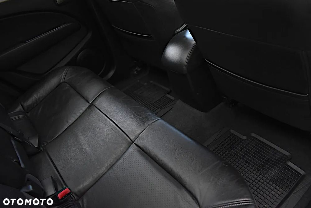 Mitsubishi Outlander 2.4 4WD Automatik Intense - 27