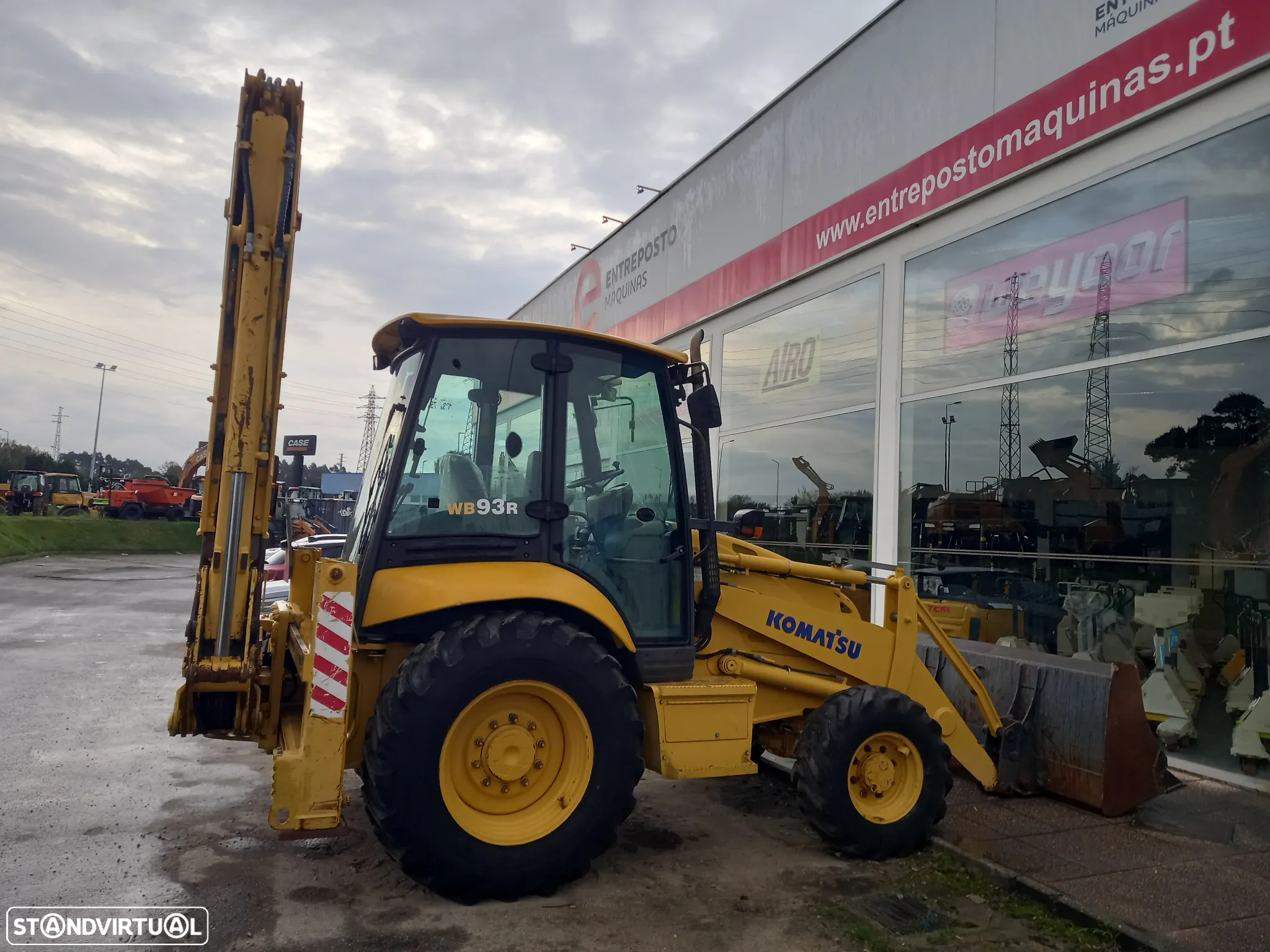 Komatsu WB93R - 4