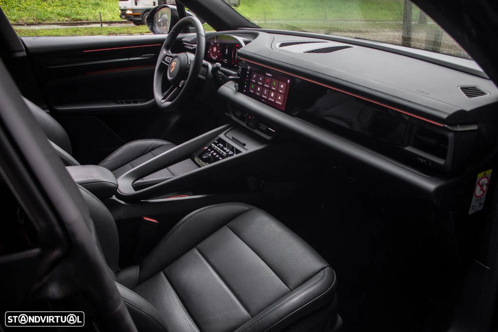 Porsche Macan Electric 4 - 31