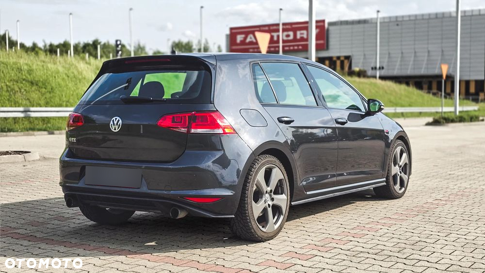 Volkswagen Golf - 4