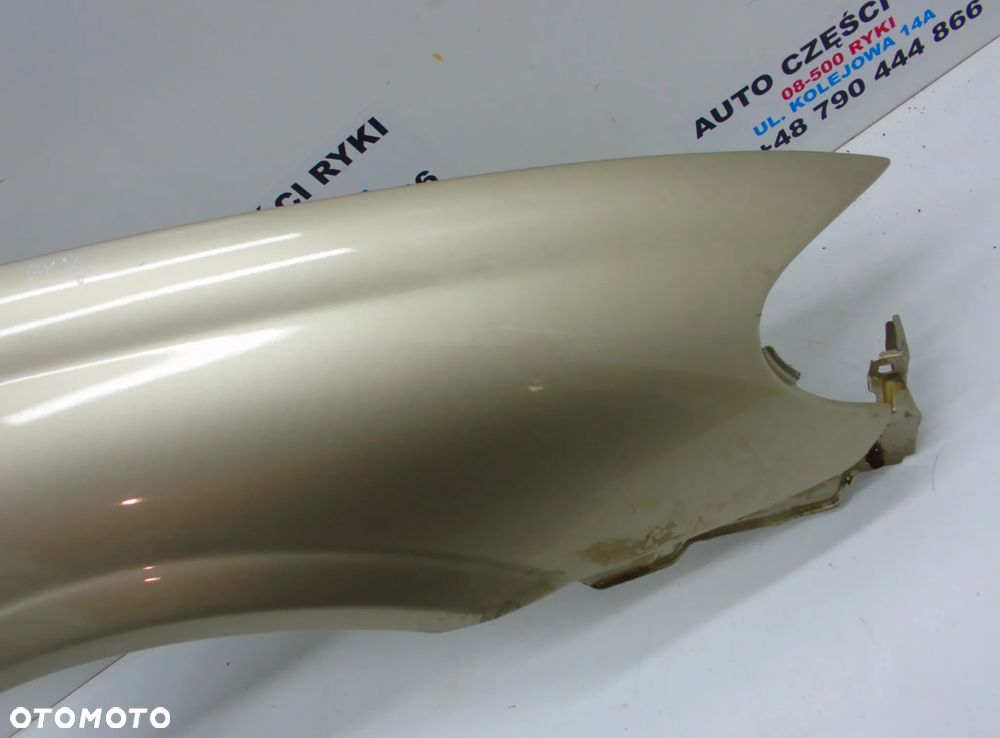 Nissan Almera  N16 Błotnik Prawy przód - 4