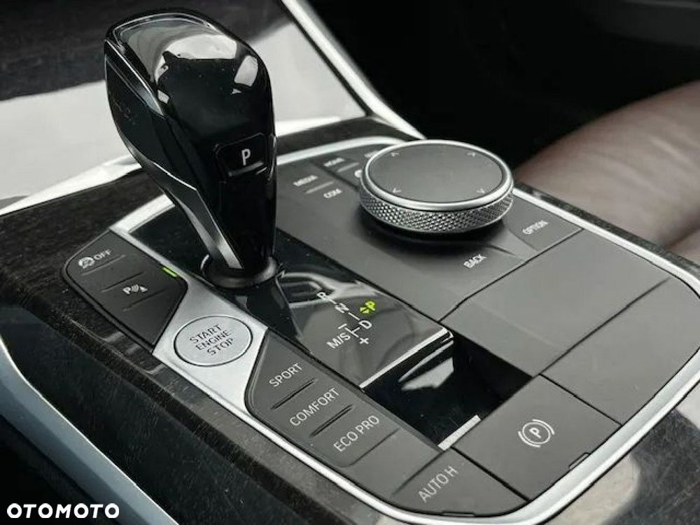 BMW Seria 3 320d Luxury Line - 23